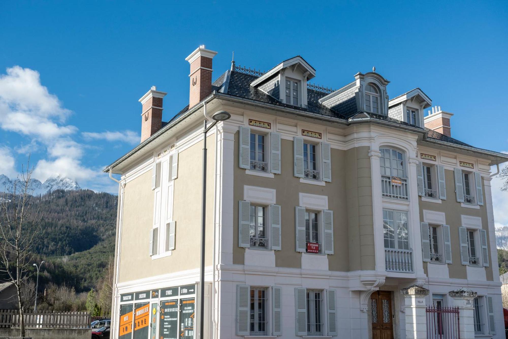 Petite Anita - Centre Ville - Parking Prive Barcelonnette Exterior photo