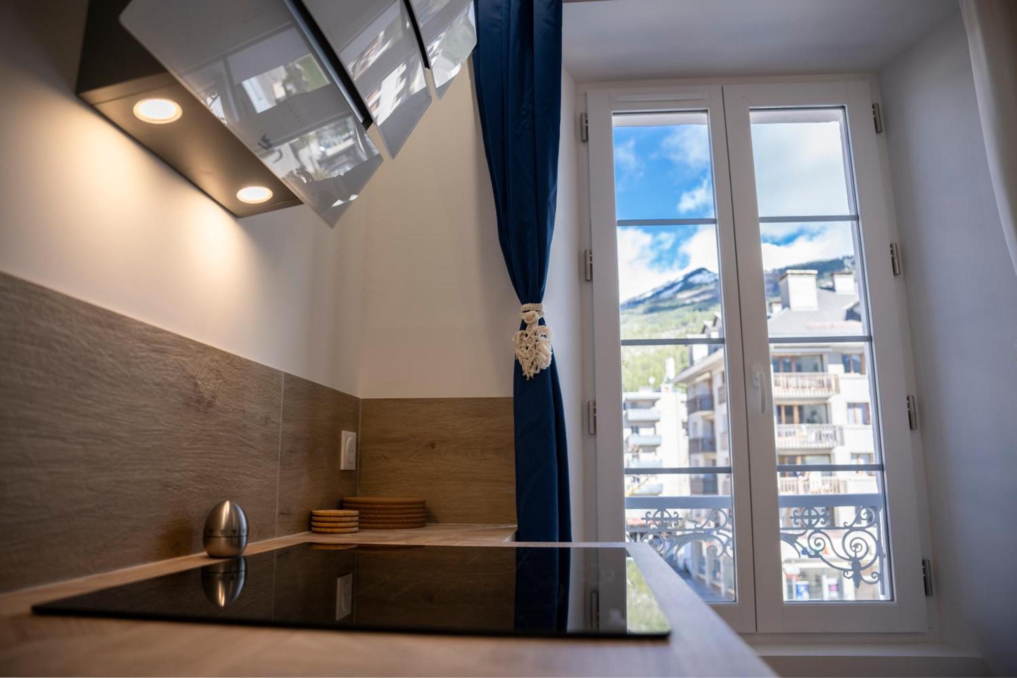 Petite Anita - Centre Ville - Parking Prive Barcelonnette Exterior photo